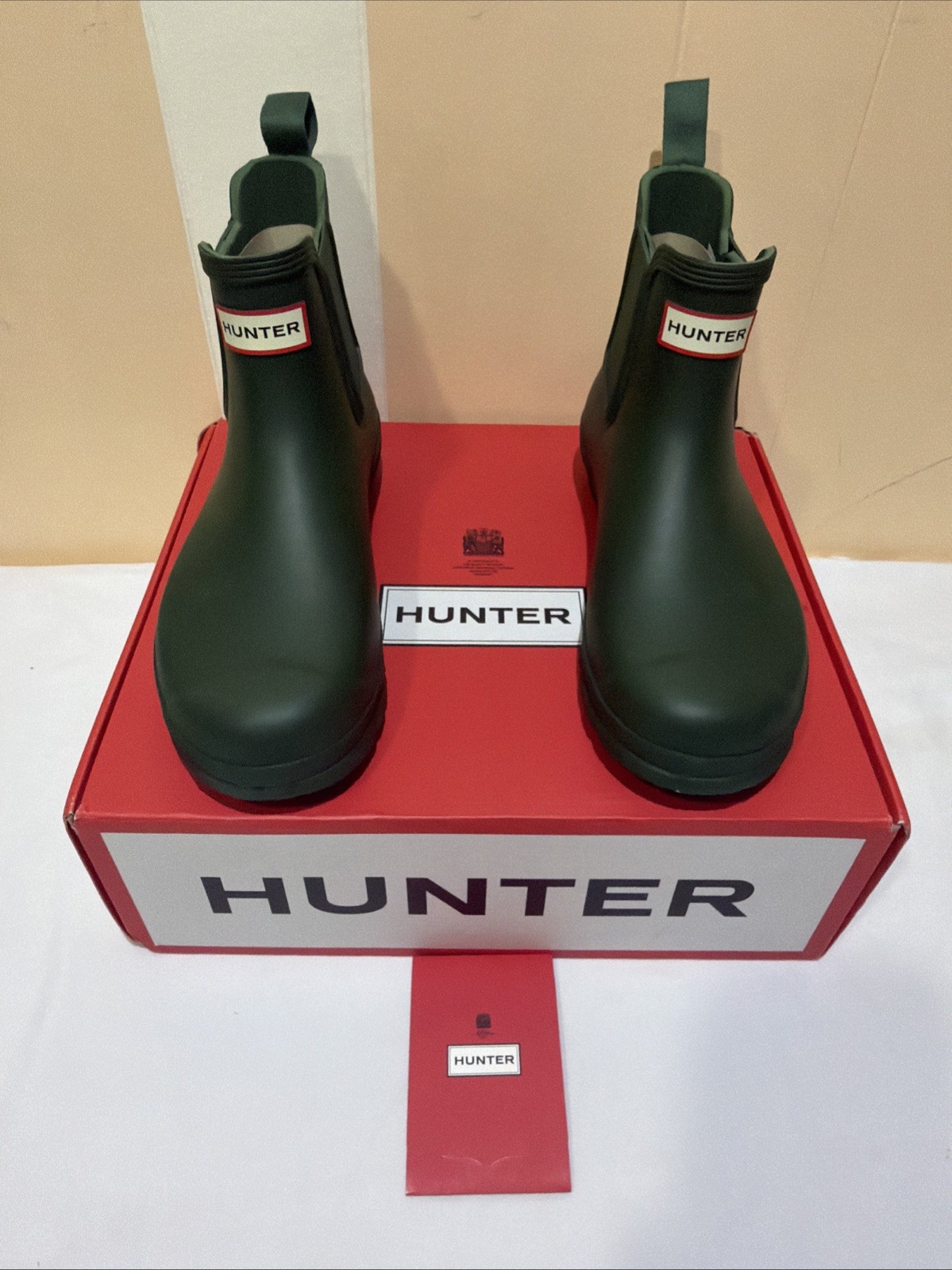 HUNTER WOMENS CHELSEA BOOT, HUNTER GREEN WOMEN. Size US 8 GREEN. New