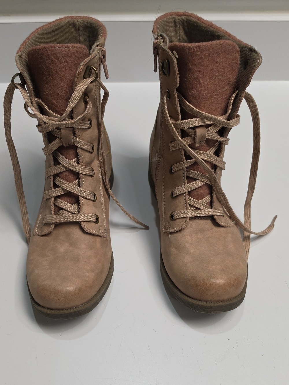 Earth Origins Rowan Lace-Up Moto/Combat Taupe Ankle Boots in Blush – Size 8