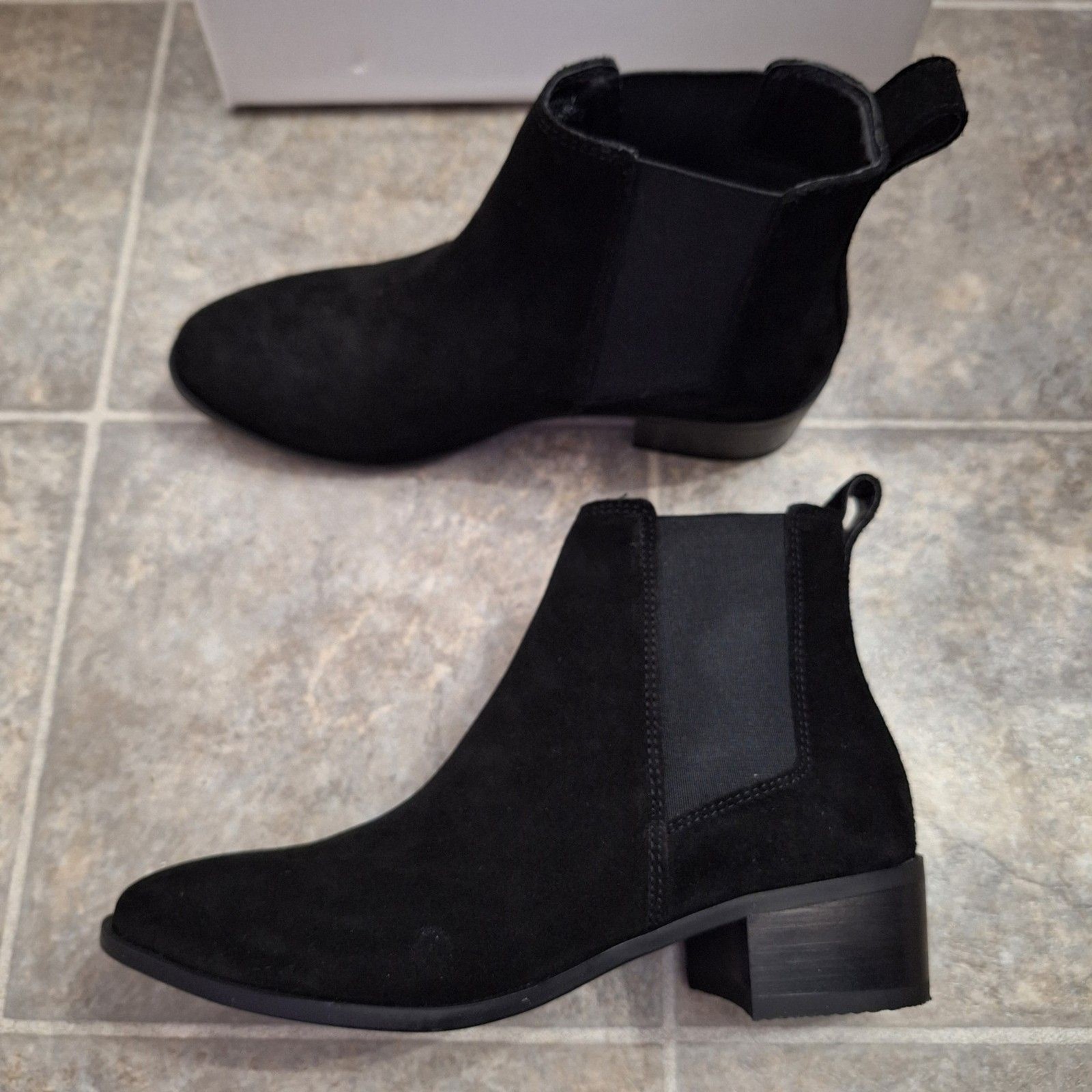 Steve Madden Dover Chelsea Suede Ankle Boots Black Size 7.5 Brand New