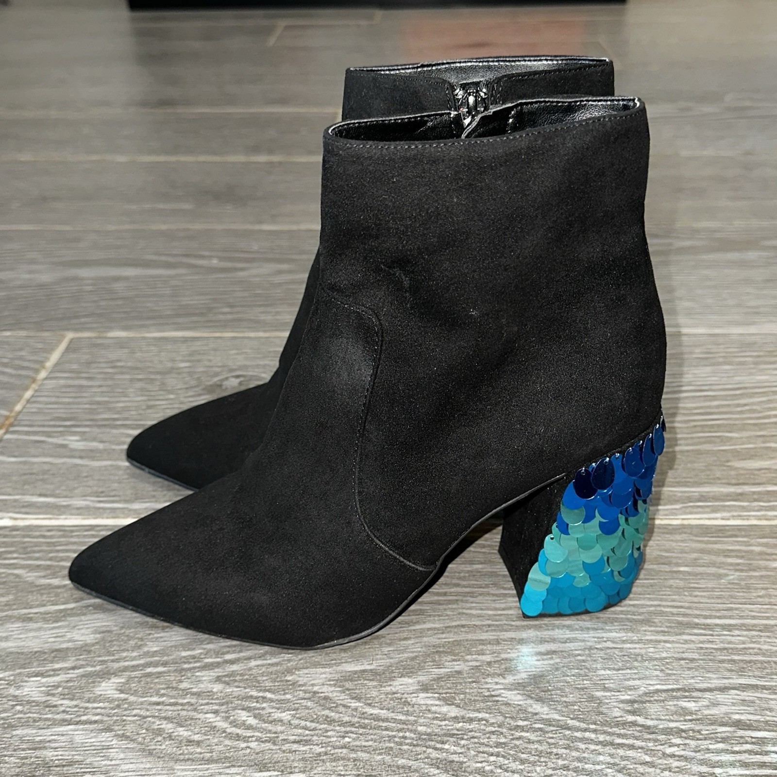 Gianni Bini Women’s 7.5M Black Fabric Blue Sequin Ankle Bootie Zip Pointed Toe